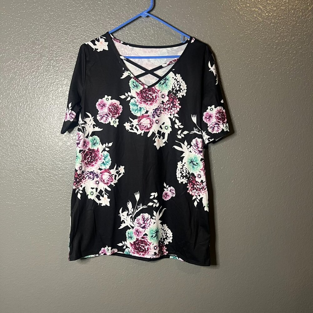 Floral Print Criss-Cross V-Neck Short Sleeve Top